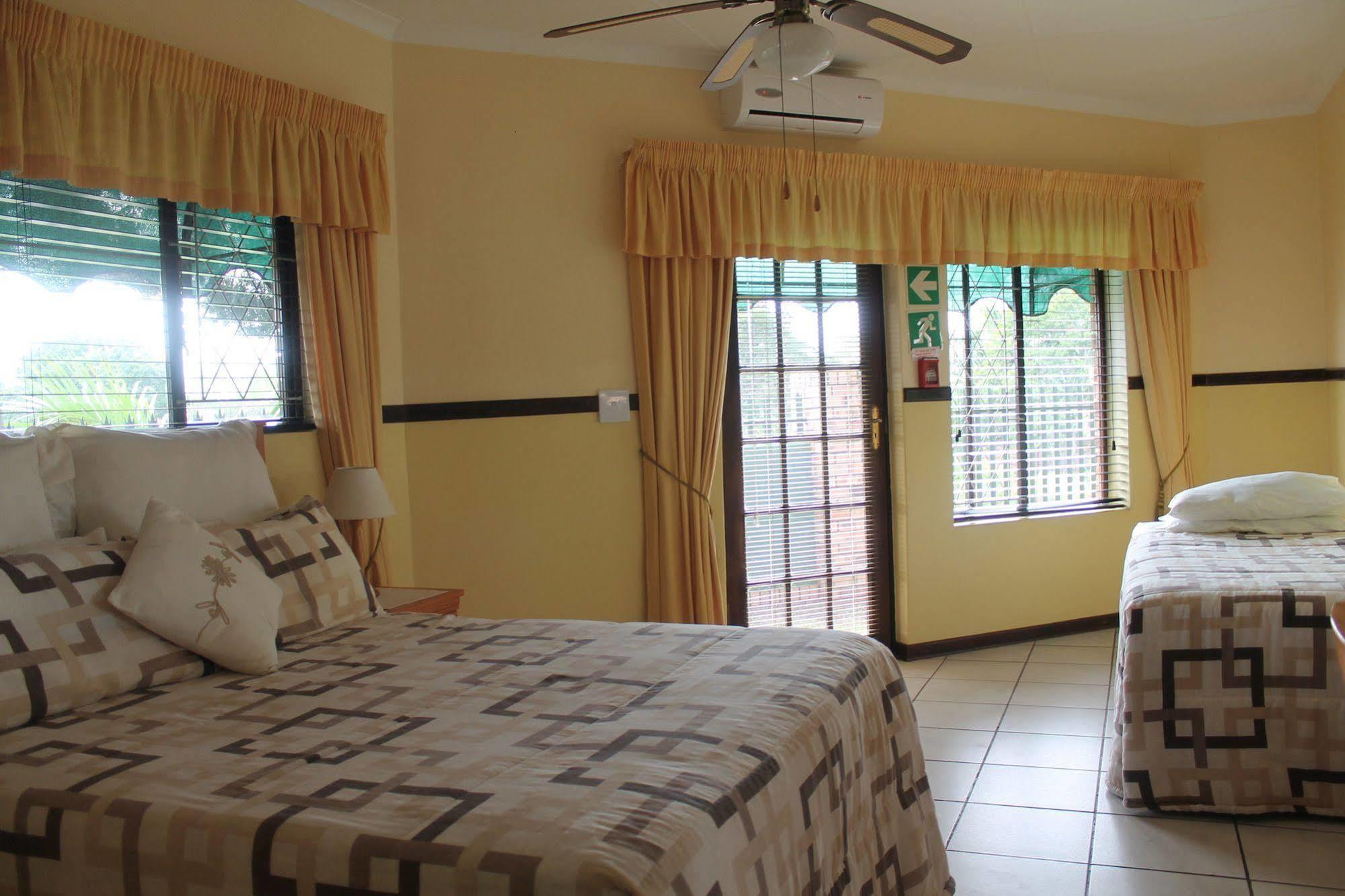 La Mer Lodge Richards Bay Exterior photo